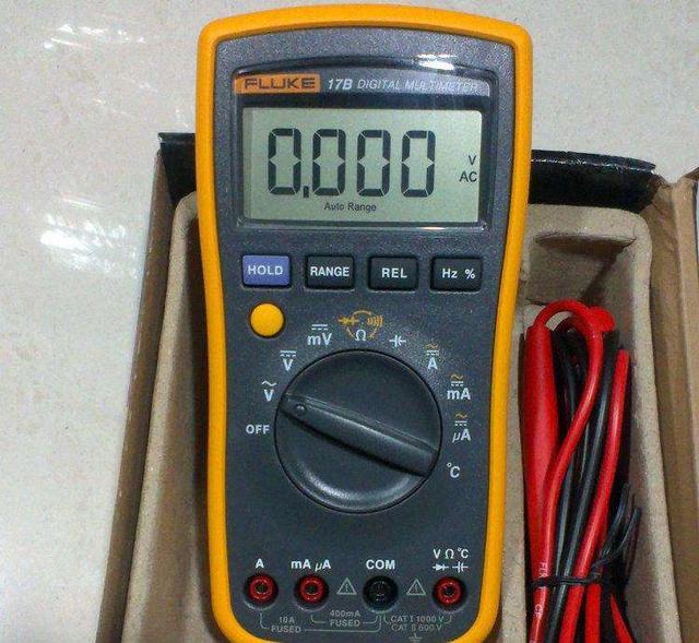 测电压\/电流\/电阻 数字万用表使用方法介绍