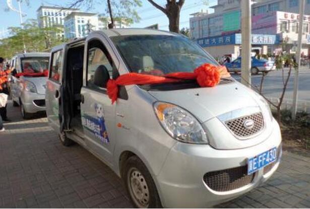 董明珠30亿造的汽车 车标看呆BYD高清图片