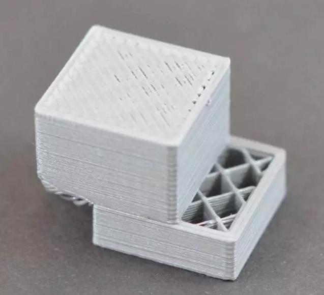 当3D打印模型出现层错位时该怎么做？