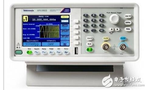 信号发生器是一种能提供各种频率、波形和输出电平电信号的设备。在测量各种电信系统或电信设备的振幅特性、频率特性、传输特性及其它电参数时，以及测量元器件的特性与参数时，用作测试的信号源或激励源。信号发生器又称信号源或振荡器，在生产实践和科技领域中有着广泛的应用。各种波形曲线均可以用三角函数方程式来表示。能够产生多种波形，如三角波、锯齿波、矩形波（含方波）、正弦波的电路被称为函数信号发生器。