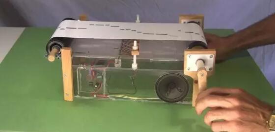 自制一个电子“八音盒”，学习555振荡电路