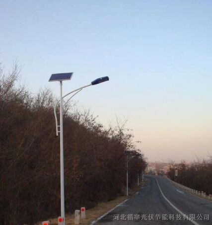 供应鹿泉新款太阳能路灯LED高杆灯楷举生产安装维修厂家