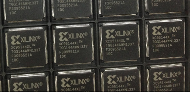 XC95144XL-10TQG100C  集成电路（IC）