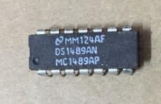 驱动器  MC1489AN    收发器