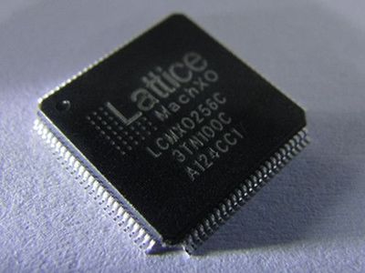LCMXO256C-3TN100C  集成电路（IC）