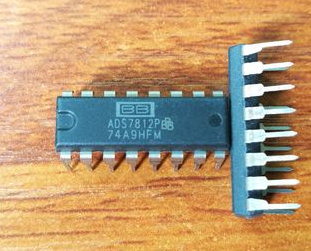 ADS7812P  	集成电路（IC）